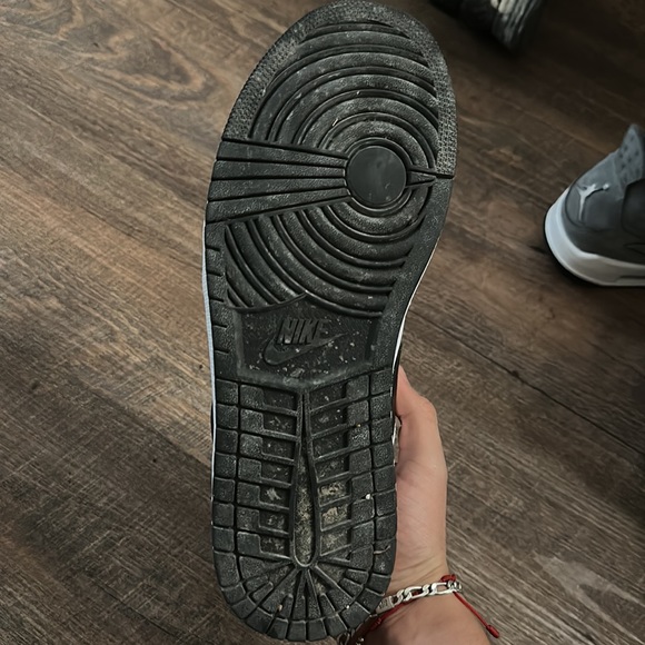 Shoes are called Jordan 1 low ‘crimson tint’ , condition: very good, size: 10 - Picture 4 of 4